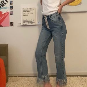 Mom jeans w/ zipper detail💙💙